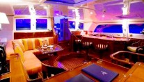WHISPER - The Yachts Bar and Pilothouse